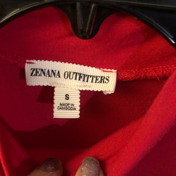 Simple S sleeveless red top - Picture 3 of 3